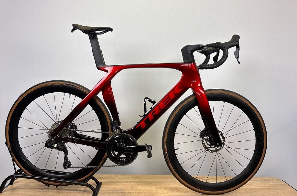 TREK Madone SLR 6 Gen 7 METALLIC RED SMOKE TO RED CARB 58cm, Gebruikt, Carbon, -, -