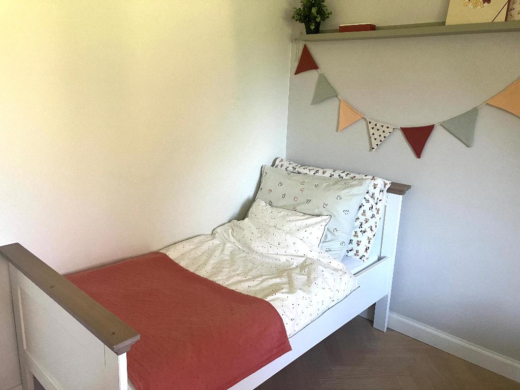 Kinderbed (incl.matras, dekbed,kussens en beddengoed), Ophalen, Zo goed als nieuw, Overige typen