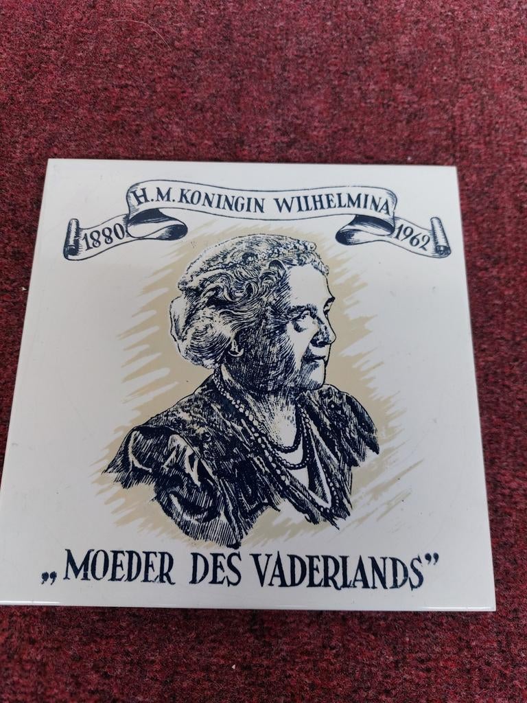 Tegeltje Koningin Wilhelmina Moeder des Vaderlands, Ophalen, Gebruikt, Kaart, Foto of Prent