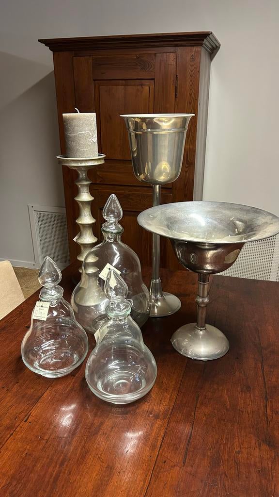 Zilverkleurig decoratie en glazen karaffen, Antiek en Kunst, Antiek | Glas en Kristal, Ophalen of Verzenden