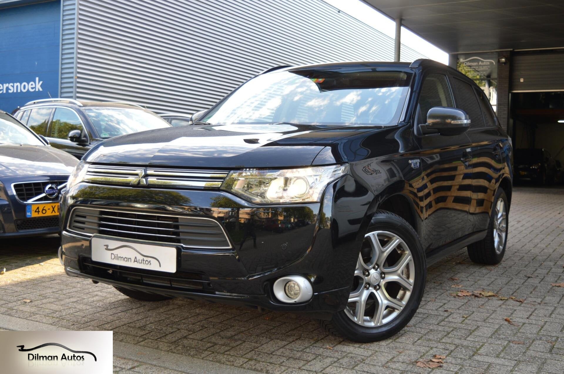 Mitsubishi Outlander 2.0 PHEV Instyle|Leder|Navi|Camera|Nap!, 4 cilinders, Met garantie (alle), Zwart, Bedrijf