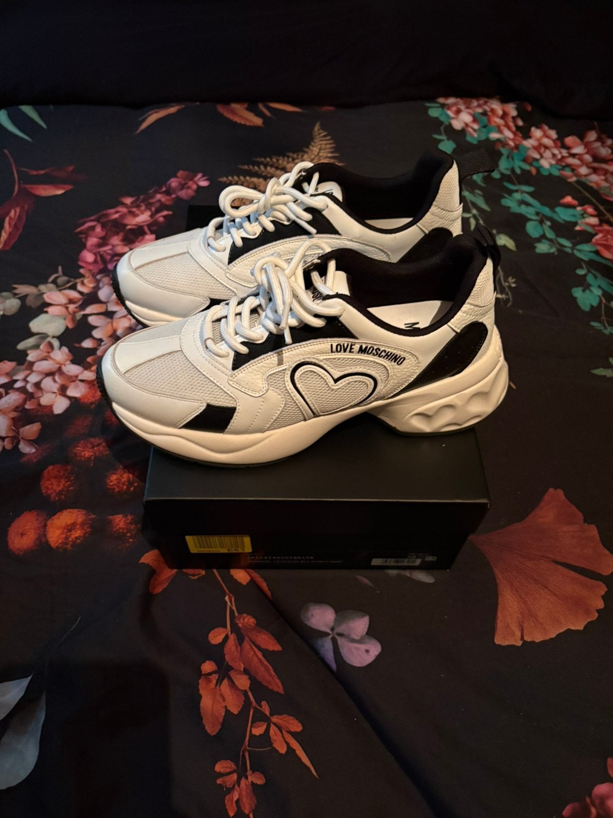 Love Mochino sneakers zwart / wit maat 38, Kleding | Dames, Wit, Nieuw, Ophalen of Verzenden, Sneakers of Gympen
