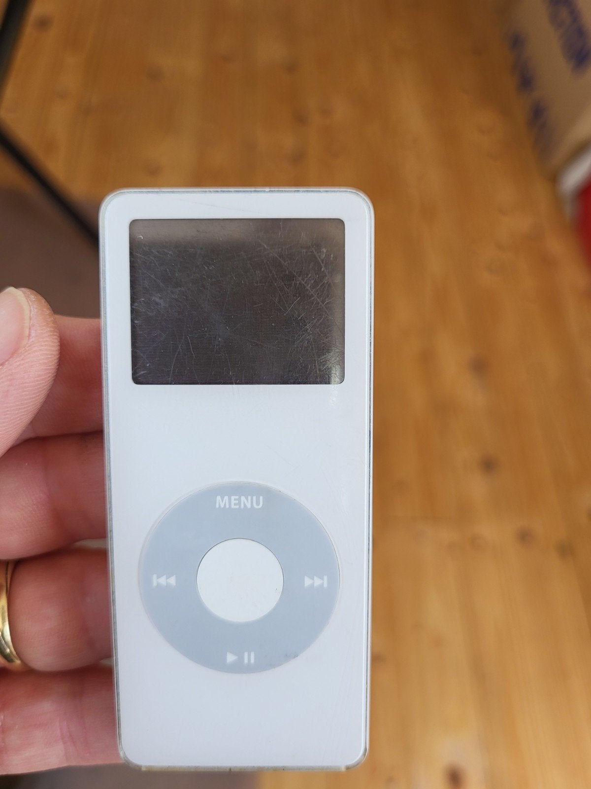 Apple iPod Shuffle 2GB - Wit (Gebruikt), Audio, Tv en Foto, Ophalen of Verzenden