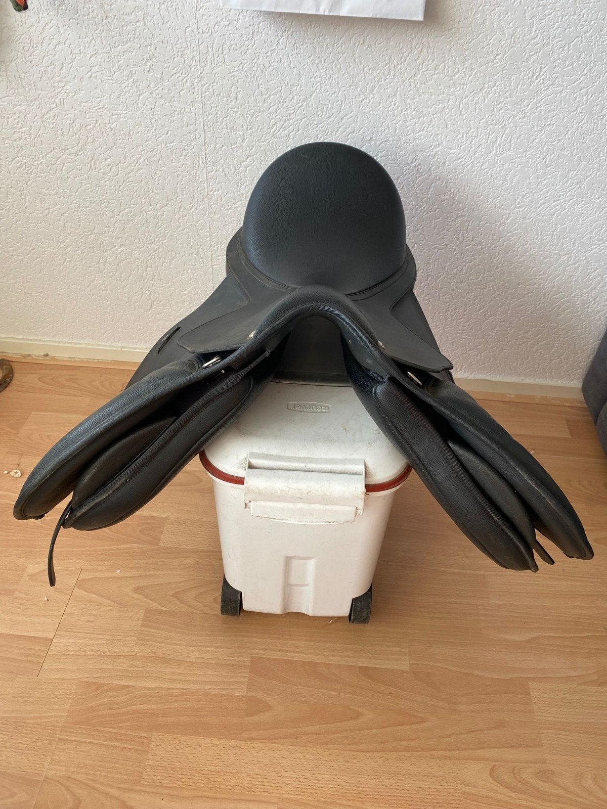 Wintec 500 veelzijdigheidszadel 17 inch zwart, Ophalen, Zo goed als nieuw, Dressuur, M (17 inch)