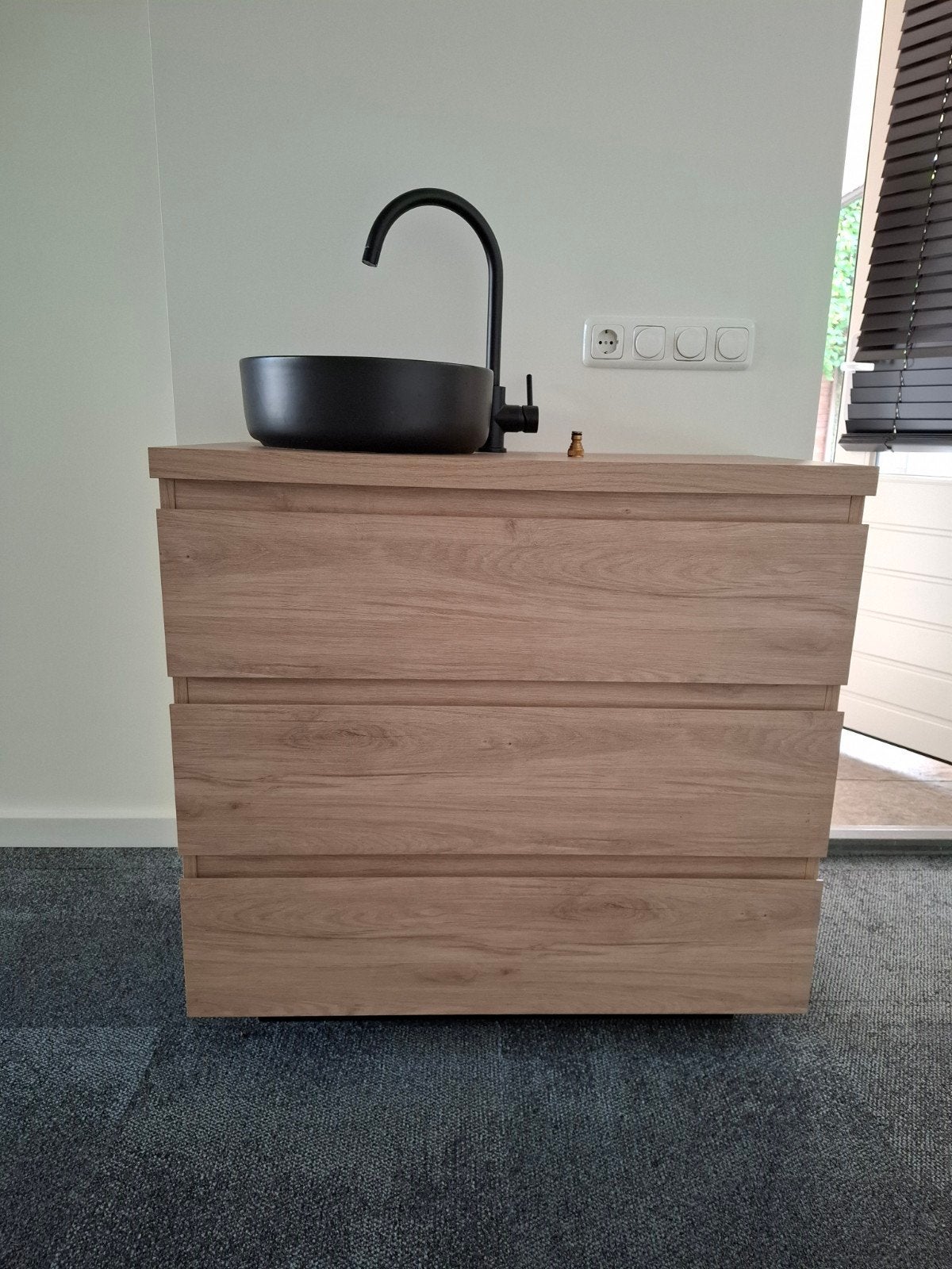Wastafelkast met wasbak en kraan - Eikenlook, Ophalen, 50 tot 100 cm, Zo goed als nieuw, Minder dan 100 cm