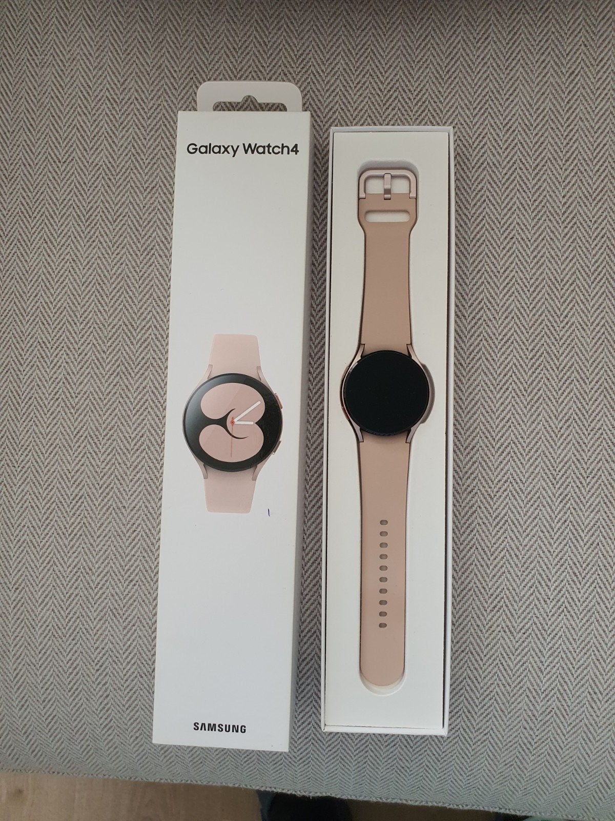 Niet gedragen Samsung Galaxy Watch 4 met 10 mooie banden, Nieuw, Ophalen of Verzenden, Samsung Galaxy Watch 4 40mm, Roze