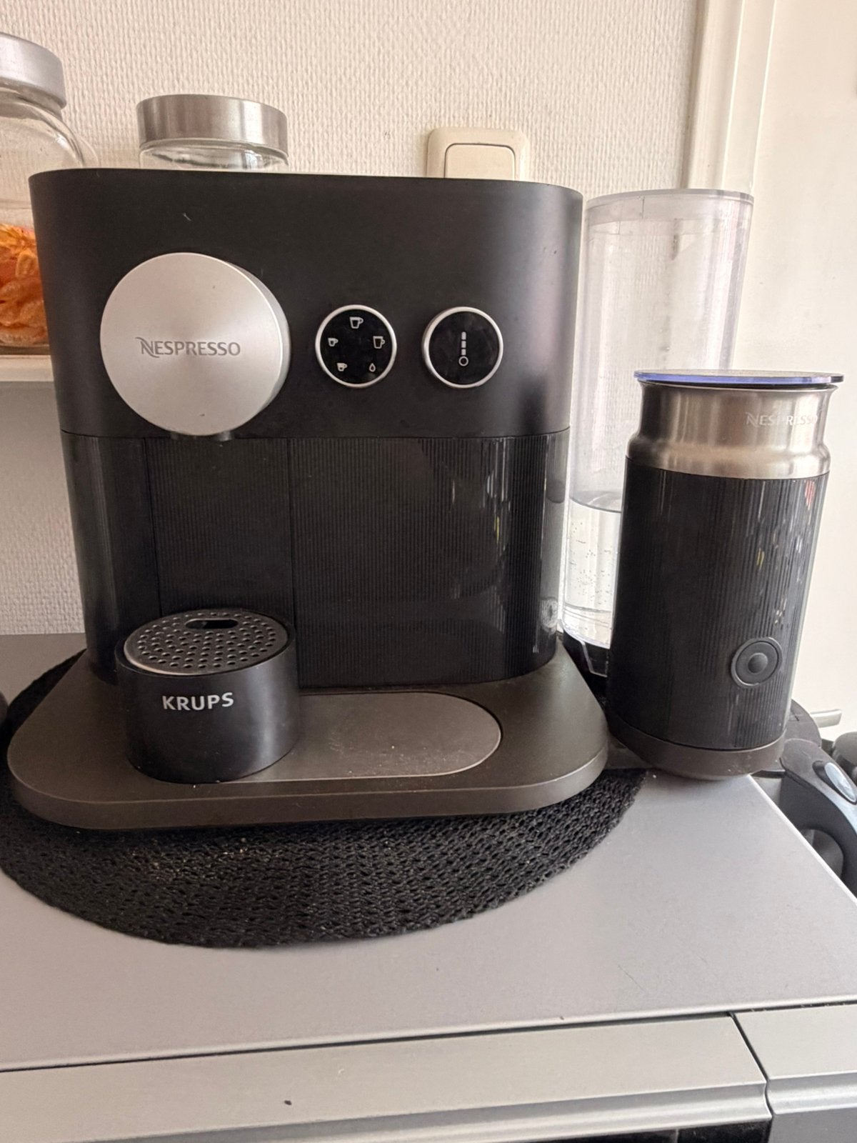 Nespresso expert/milk, Witgoed en Apparatuur, Koffiezetapparaten, Ophalen of Verzenden, Zo goed als nieuw, Koffiemachine
