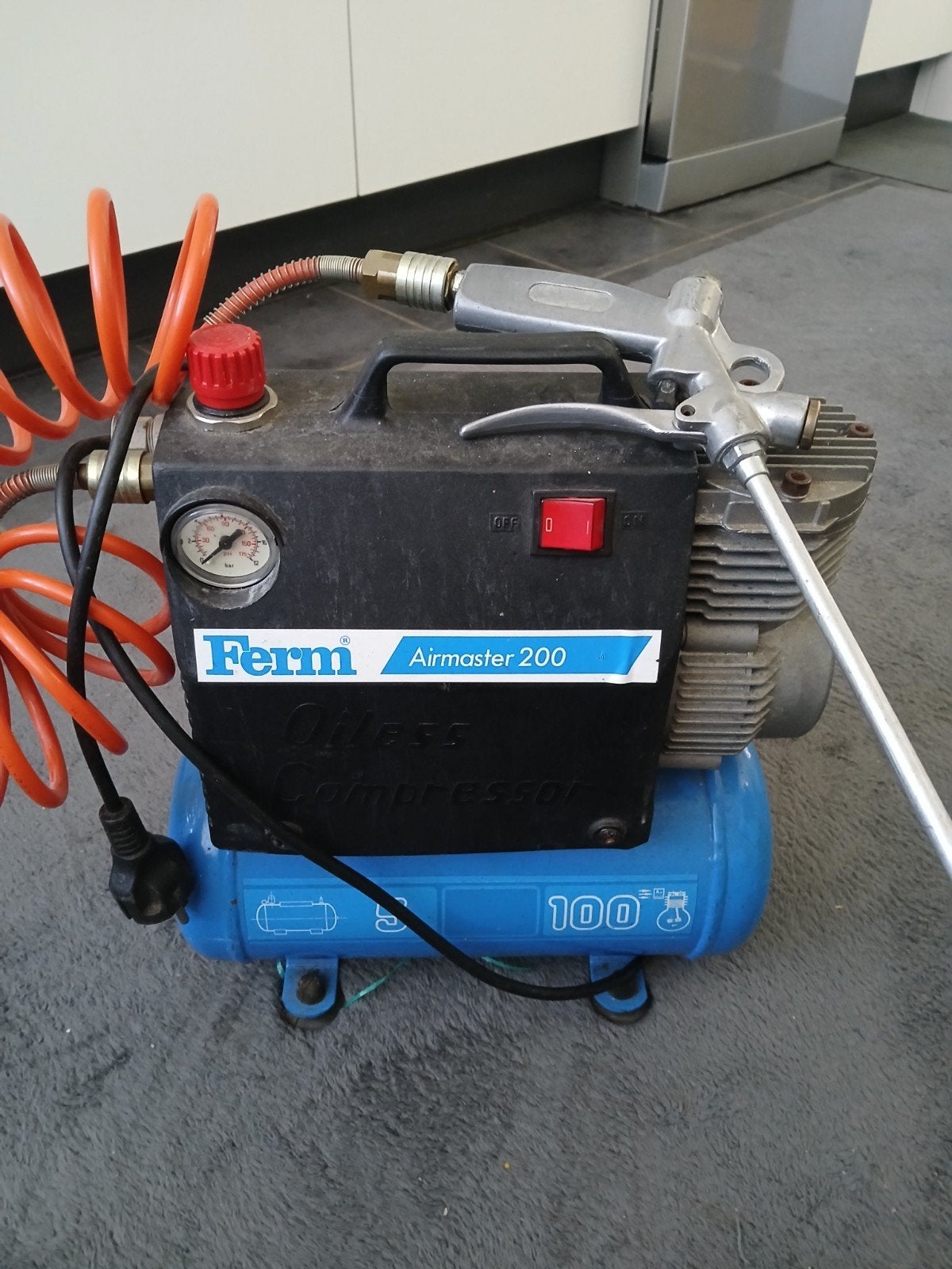 Ferm Airmaster 200 Compressor - Compact en Krachtig, Gebruikt, 6 tot 10 bar, Ophalen of Verzenden, Minder dan 200 liter/min