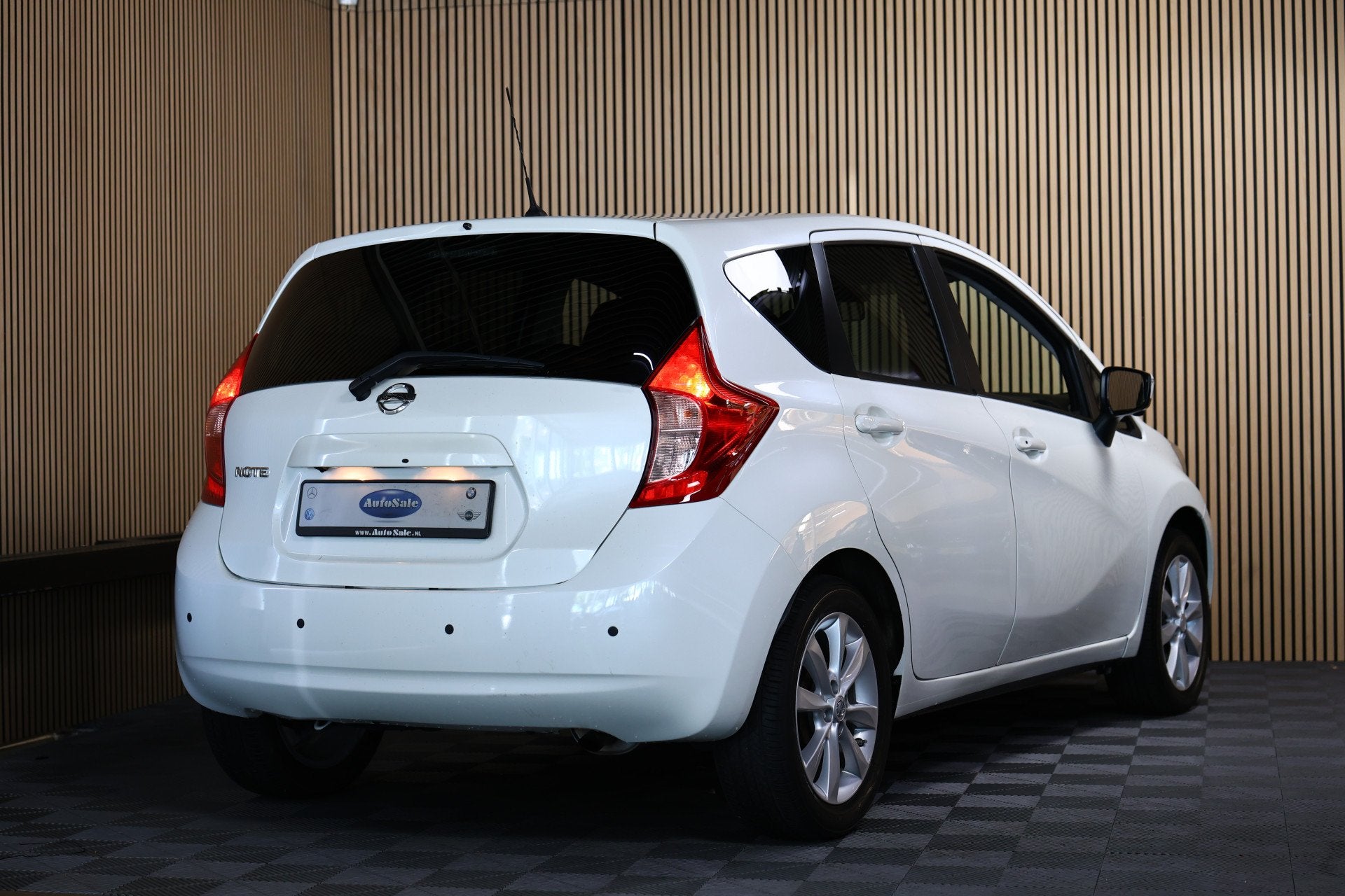Nissan Note 1.2 DIG-S Connect AUTOM CLIMA NAVI PANO CAMERA C, Gebruikt, Zwart, Wit, 98 pk