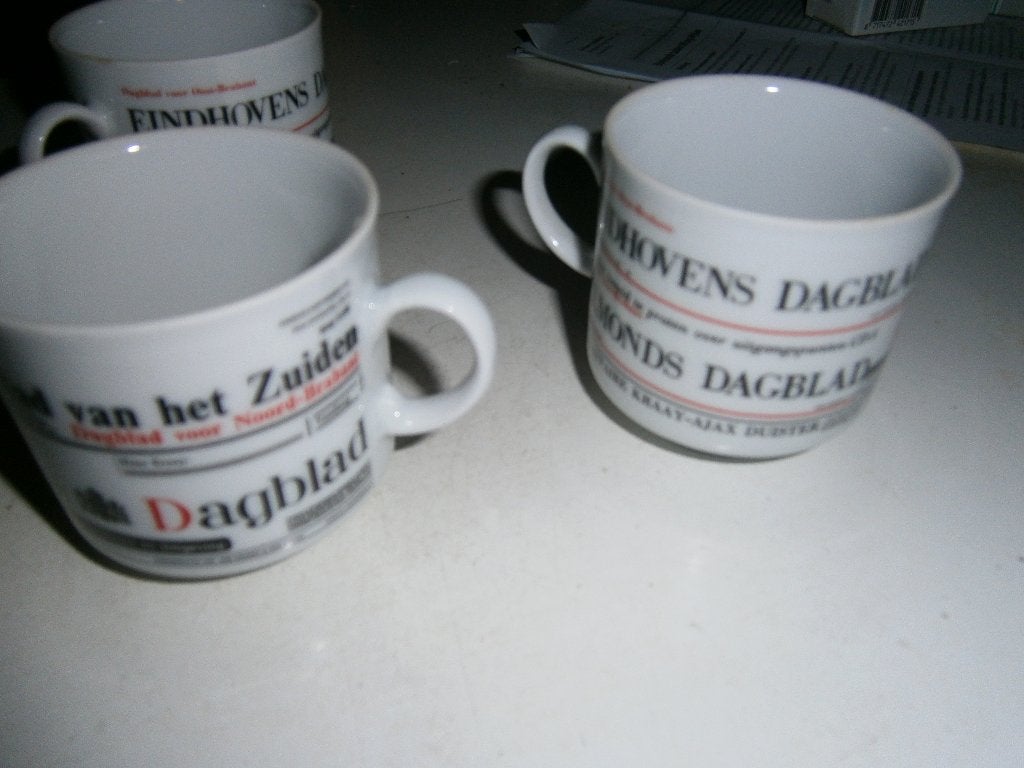 3 Bavaria kopjes jaren 70 met 4 Brabantse kranten opdruk, Ophalen, Huis en Inrichting