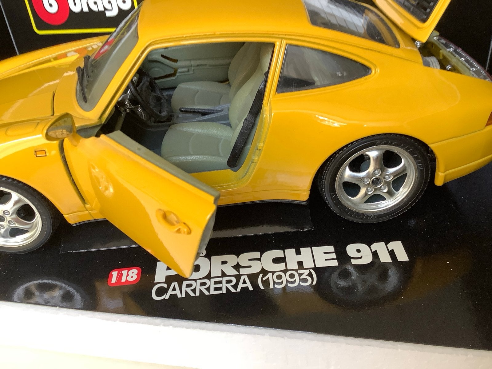 Burago Porsche 911 Carrera (1993) 1:18 - Nieuw in OVP, Ophalen of Verzenden, Nieuw, Auto, Bburago
