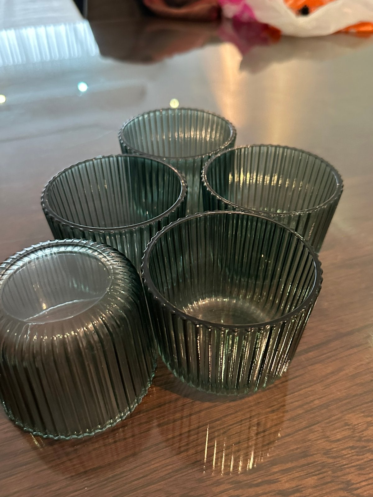 Nieuwe 5 stuks groen glas goede kwalieteit voor borel hapjes, Tuin en Terras, Overige materialen, Rond, Ophalen of Verzenden, Zo goed als nieuw