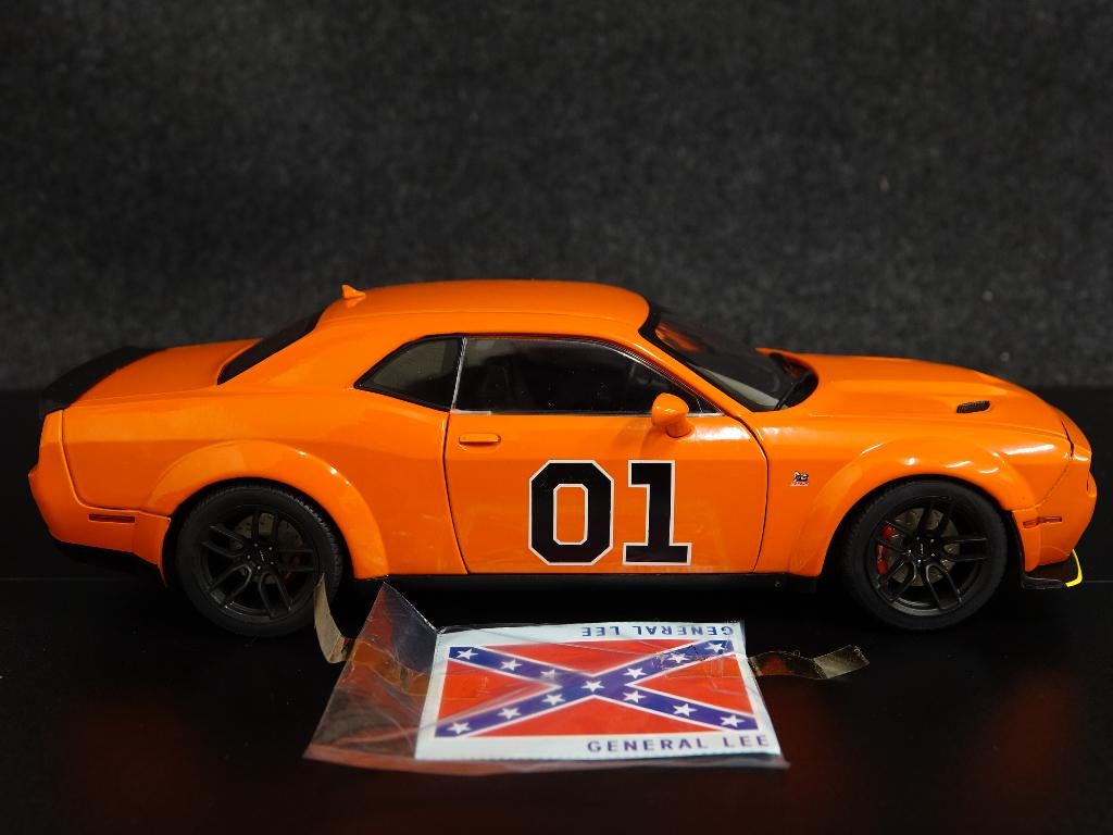 Solido 1:18 2023 Dodge Challenger Dukes of Hazzard Tribute, Hobby en Vrije tijd, Modelauto's | 1:18, Solido, Auto, Solido, Onbekend