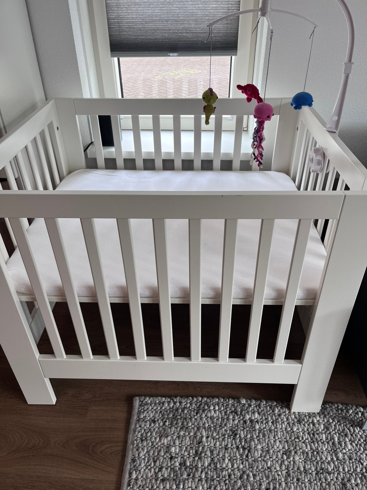 Witte box met matras, Ophalen, Gebruikt, Vierkant, In hoogte verstelbaar