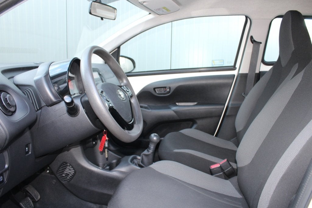 Toyota Aygo 1.0 x-fun 5-deurs / Airco Bluetooth Zuinig & Voo, Auto's, Toyota, 12 maanden, Stof, Gebruikt, Euro 6