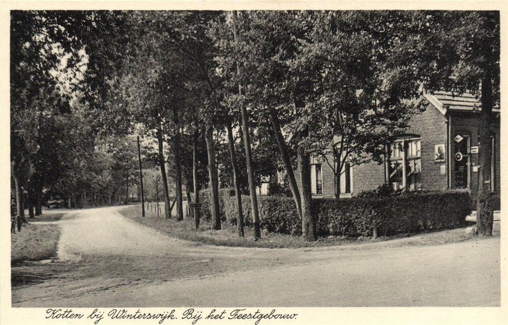Kotten bij Winterswijk. Bij het Feestgebouw. - ongelopen, Ophalen of Verzenden, 1920 tot 1940, Ongelopen, Gelderland