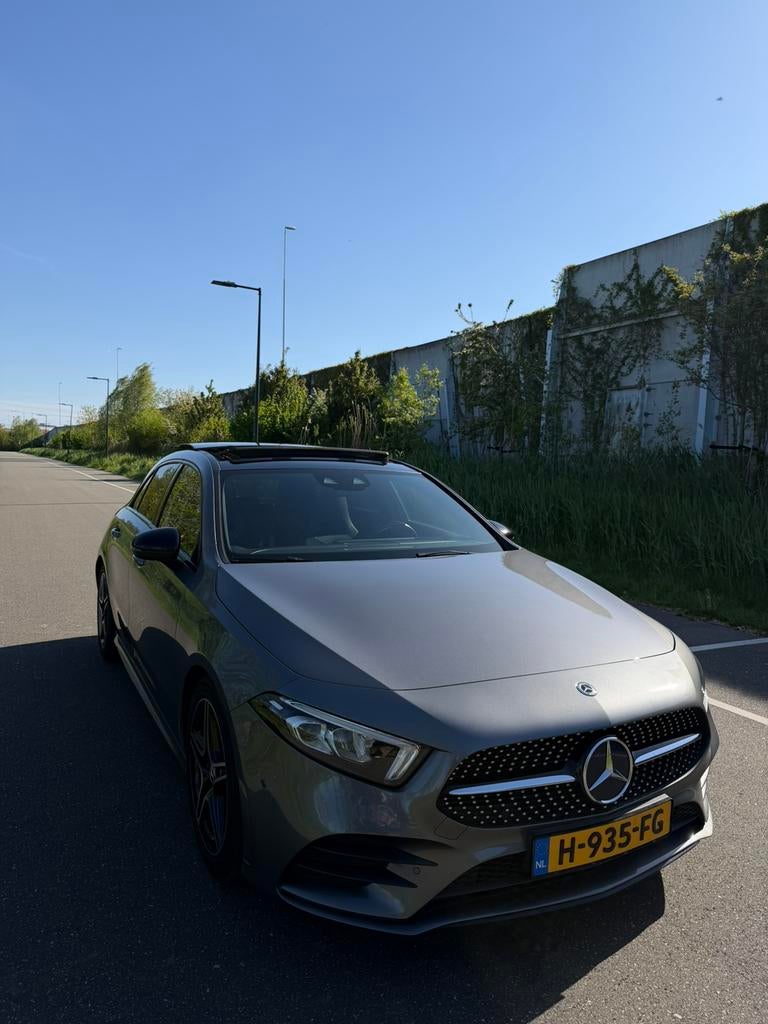 Mercedes A200 AMG Line Pano Camera Digitaal Dealer OH, 4 cilinders, Bi-Xenon koplampen, 163 pk, Particulier