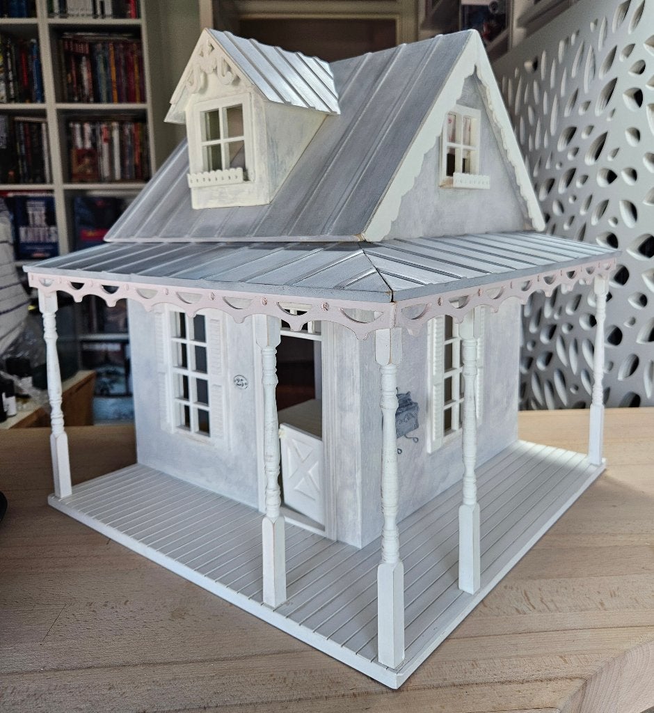 Romantisch poppenhuis van hout 1:12, Ophalen, Zo goed als nieuw, Poppenhuis