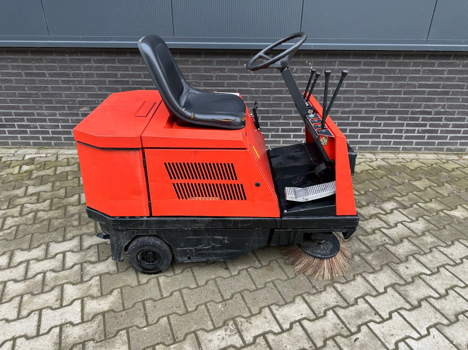 Veegmachine elektrisch Hako Jonas 950E, Ophalen, Gebruikt