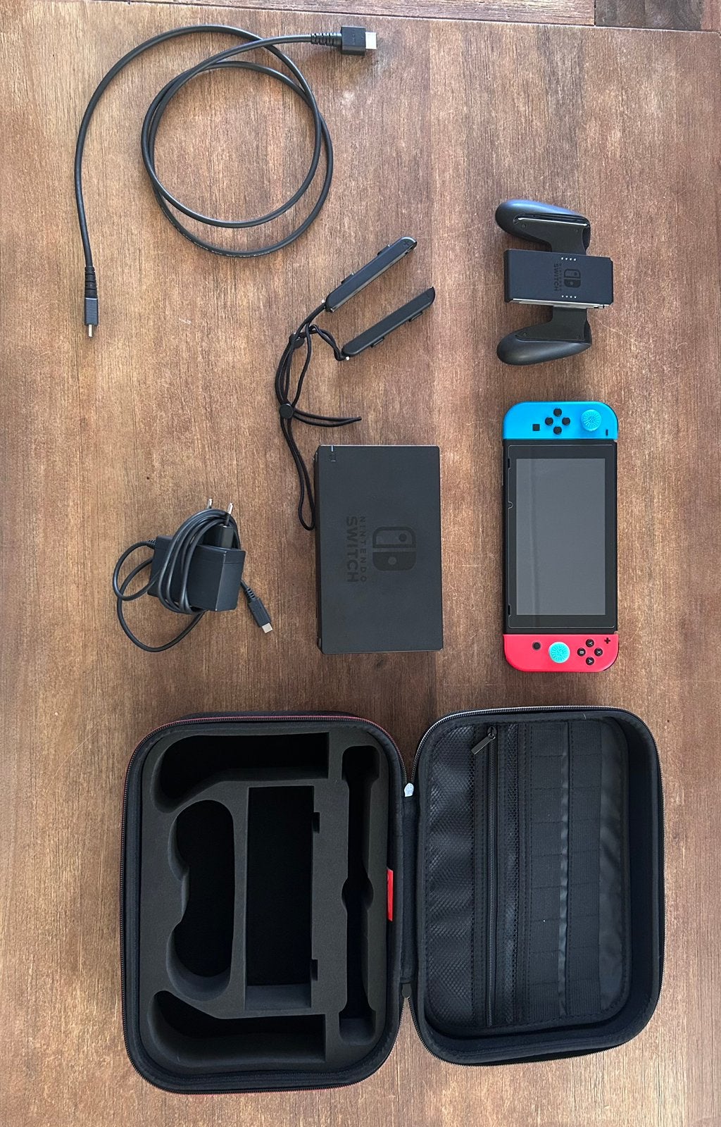 Nintendo switch 1 v2, Met 2 controllers, Zo goed als nieuw, Met harde schijf, Ophalen