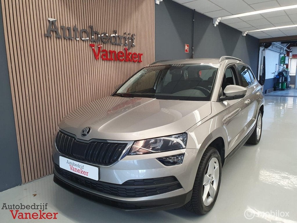 Skoda Karoq 1.0 TSI Ambition|Carplay|Cruise|Trekhaak|Dealer, Voorwielaandrijving, Stof, 116 pk, Karoq