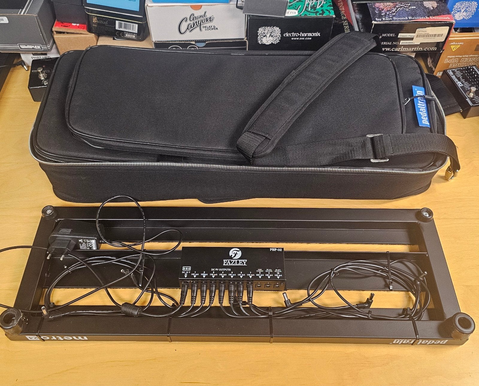 Pedaltrain Metro 24 met Fazley PBP-02 voeding en tas, Overige typen, Onbekend, Ophalen of Verzenden, Zo goed als nieuw