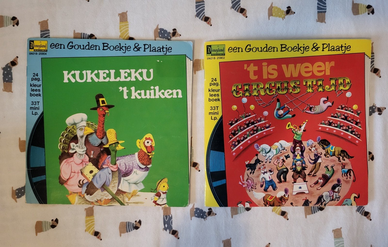 Een gouden boekje en plaatje Disneyland, Ophalen of Verzenden, Overige typen