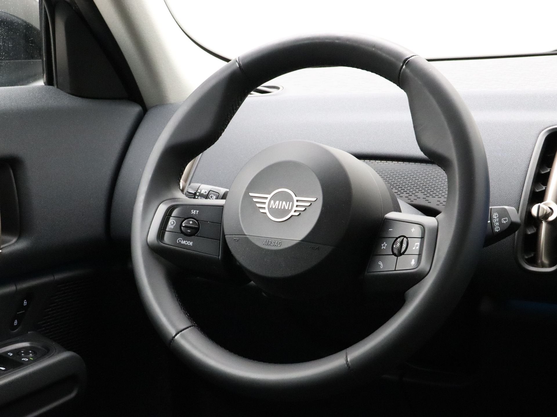 MINI Countryman E Essential Pakket XS (bj 2024, automaat), Auto's, Dealer onderhouden, Stof, Gebruikt, Countryman