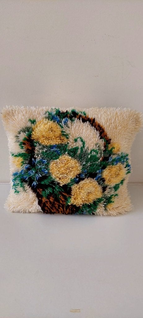 Vintage handgemaakt Smyrna kussen – Bloemenmand 70s / 80s, Gebruikt, Eu, Vierkant, Ophalen of Verzenden