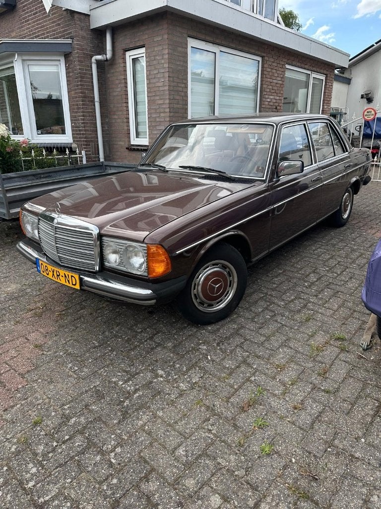 Mercedes-Benz 200-Serie 2.0 200 AUT 1981 Bruin en  Gas, Auto's, Mercedes-Benz, Particulier, 200-Serie, LPG, Sedan, Automaat, Geïmporteerd