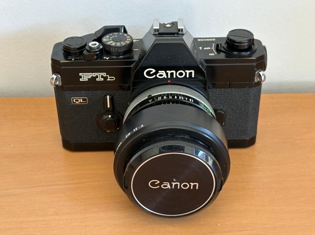Canon FTb QL met 28mm f:2.8 lens en zonnekap, Audio, Tv en Foto, Fotocamera's Analoog, Zo goed als nieuw, Spiegelreflex, Canon