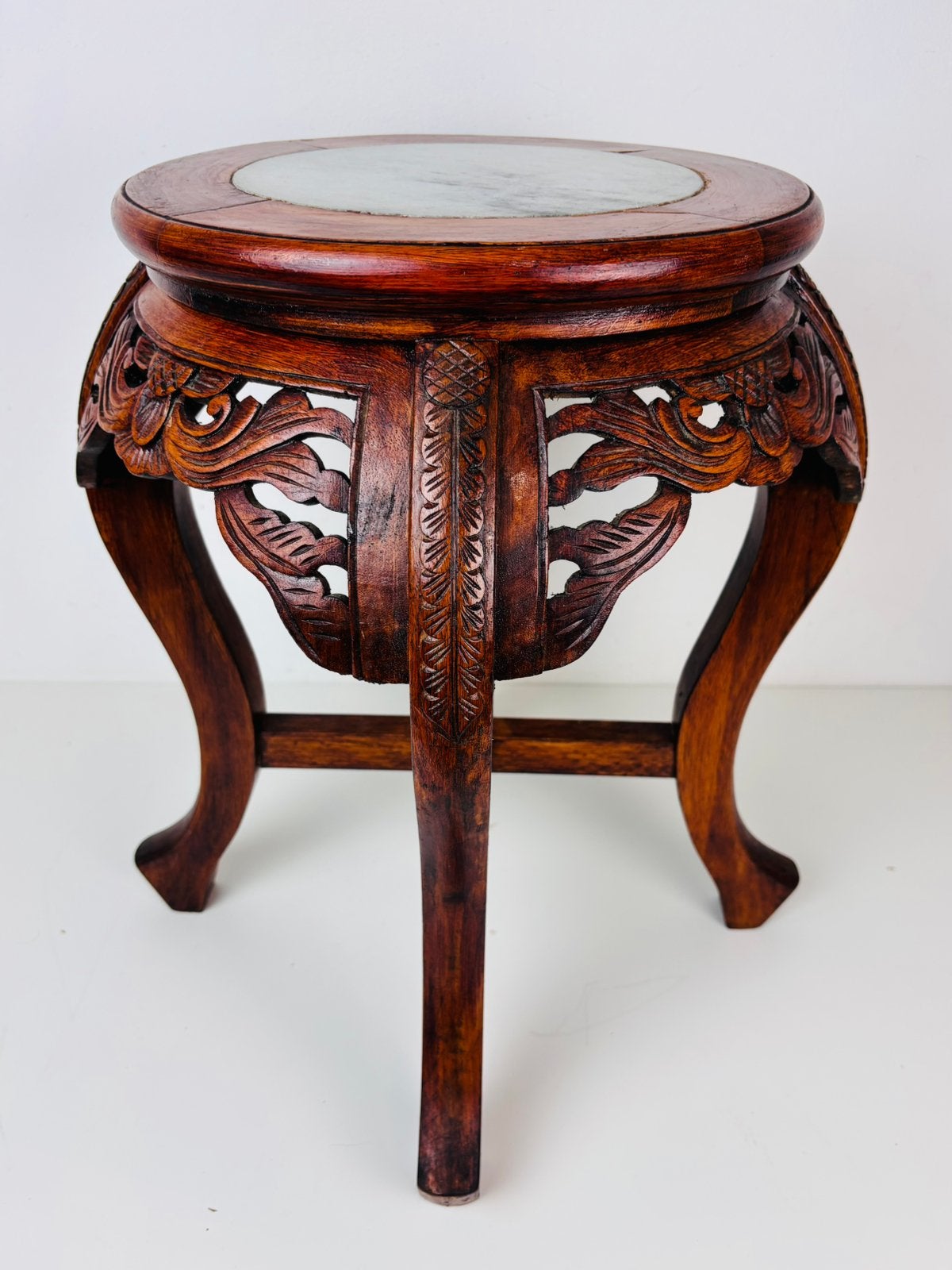 Chinese gesneden hardhouten plantentafel, Minder dan 55 cm, Rond, Ophalen of Verzenden, Zo goed als nieuw