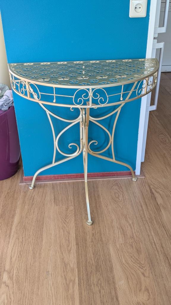 Elegante gouden bijzettafel, Ophalen, Minder dan 55 cm, Metaal of Aluminium, 60 cm of meer