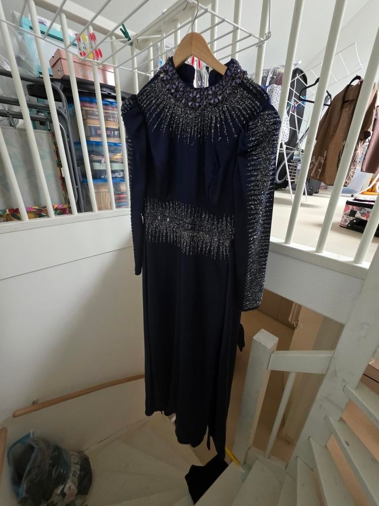 Elegante Donkerblauwe Galajurk met Kralen maat 46 1keer gedr, Kleding | Dames, Gelegenheidskleding, Maat 38/40 (M), Galajurk, Blauw