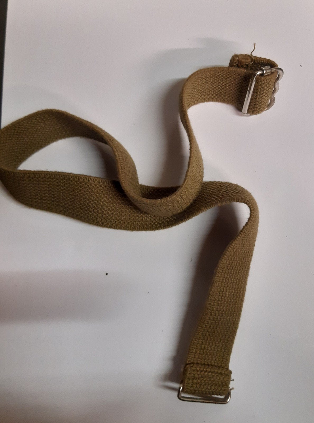 Britse WO2 kinriem voor helm Mk2 en 3, Ophalen of Verzenden, Landmacht, Engeland, Helm of Baret
