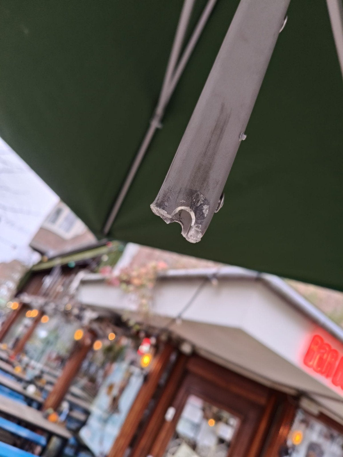 2x Prostor Horeca Parasol, Zware Voet - 1 Goed / 1 Reparat, Ophalen, Meer dan 4 meter