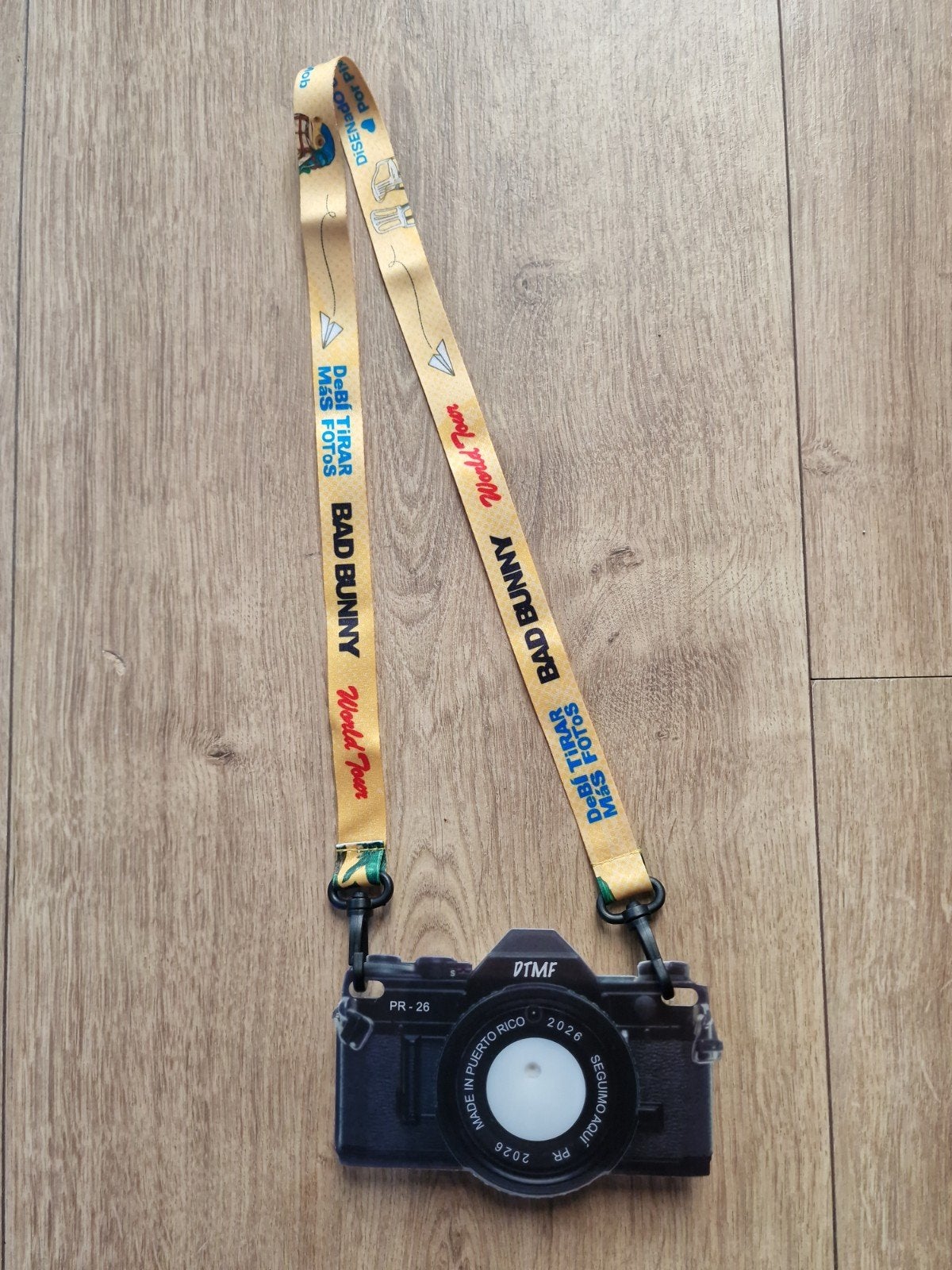 Bad Bunny World Tour LED Badge met Lanyard, Verzamelen, Ophalen of Verzenden, 1980 tot heden, Overige typen