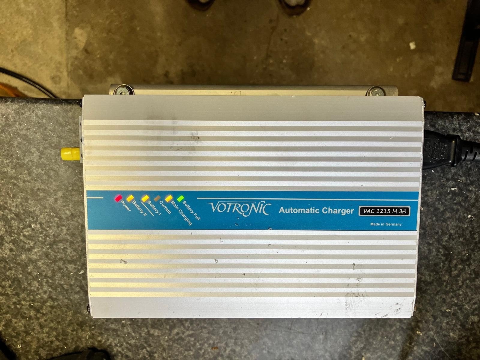 Votronic Automatische Lader VAC 1215 M 3A, Ophalen, Gebruikt