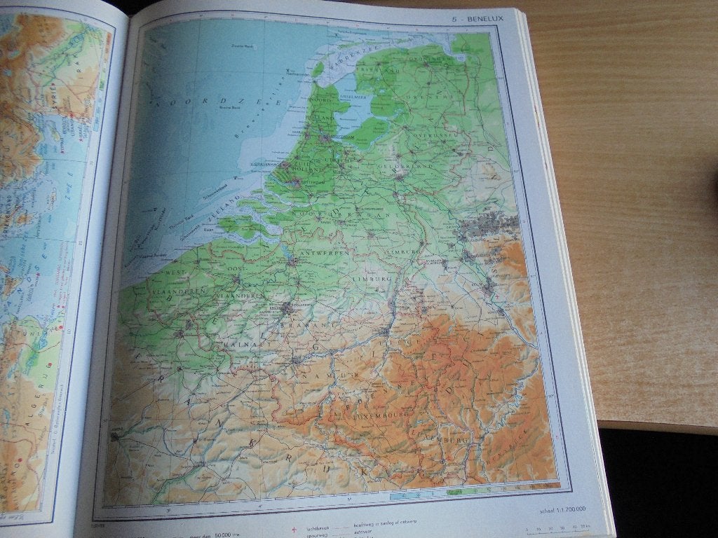 winkler prins atlas mcmlxix, Boeken, Gelezen, Overige atlassen, Ophalen of Verzenden, 1800 tot 2000
