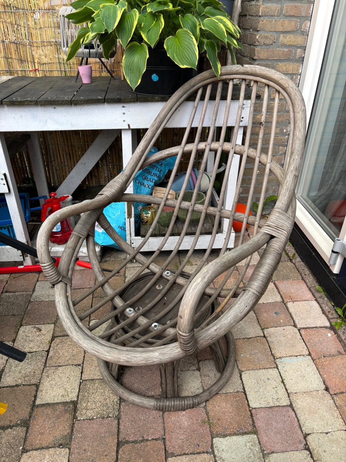 2 egg chairs, rotan tuinstoelen, Ophalen, Zo goed als nieuw, Rotan
