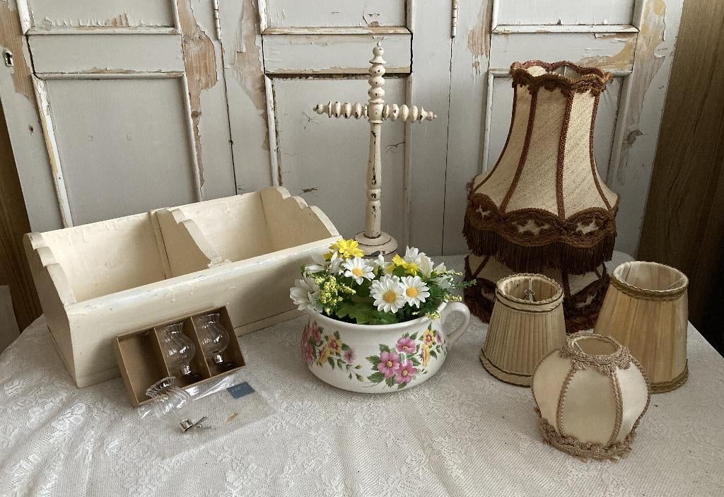 Brocante vakkenbakje - lampenkapjes - aardewerk po, Antiek en Kunst, Ophalen of Verzenden