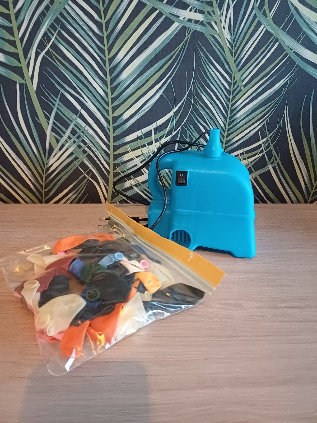 Electrische ballonpomp met 60 ballonnen, NIEUW!!!, Ophalen of Verzenden, Nieuw, Versiering, Verjaardag