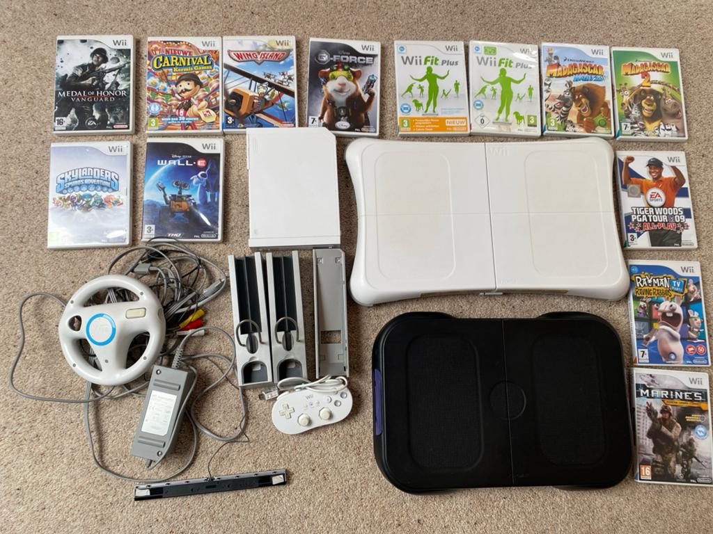 Wii Computer Bundel: 2 Balance Boards, Stuur & 13 Games, Spelcomputers en Games, Ophalen of Verzenden, Gebruikt, Wii, Overige controllers