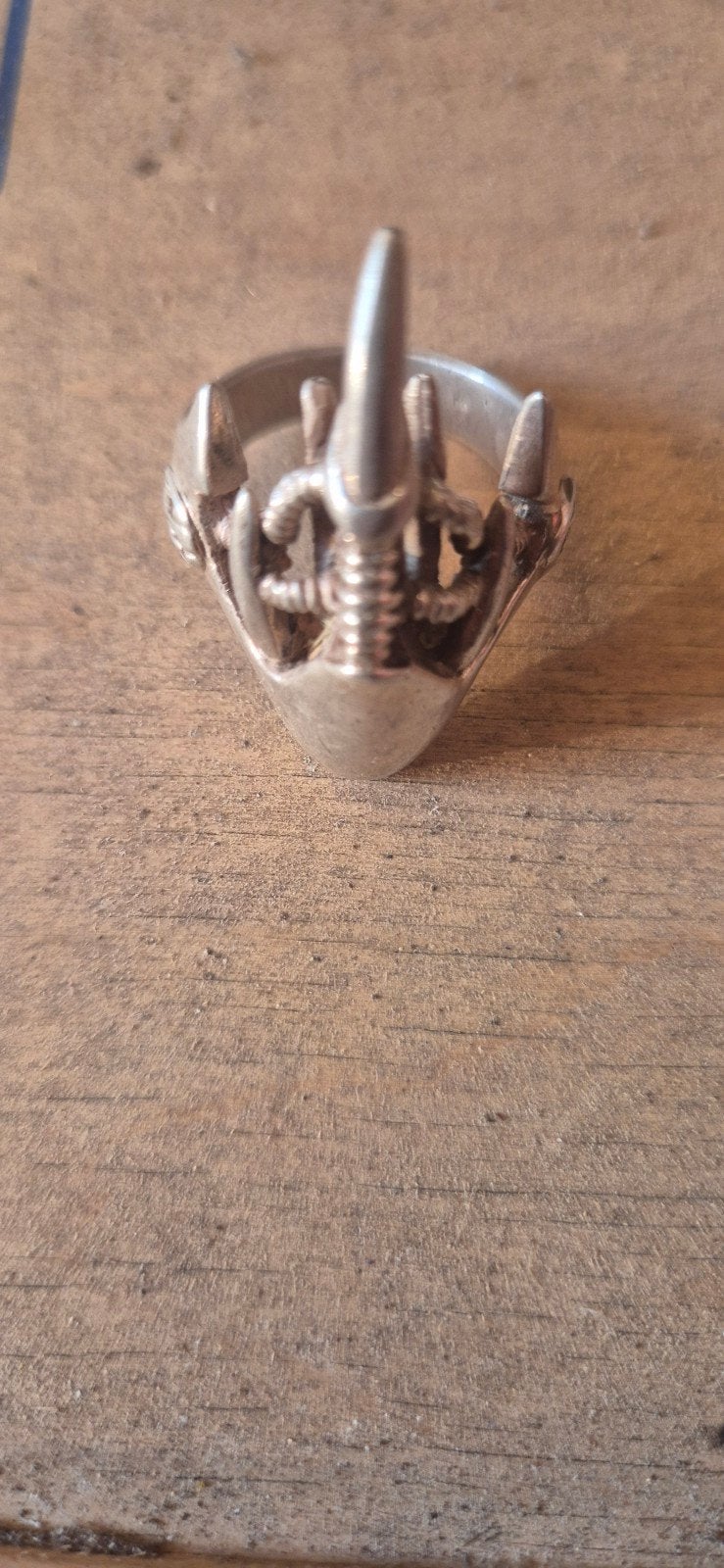 Unieke zilverkleurige ring met alien/draak design, 18 tot 19, Gebruikt, Ophalen of Verzenden, Dame of Heer