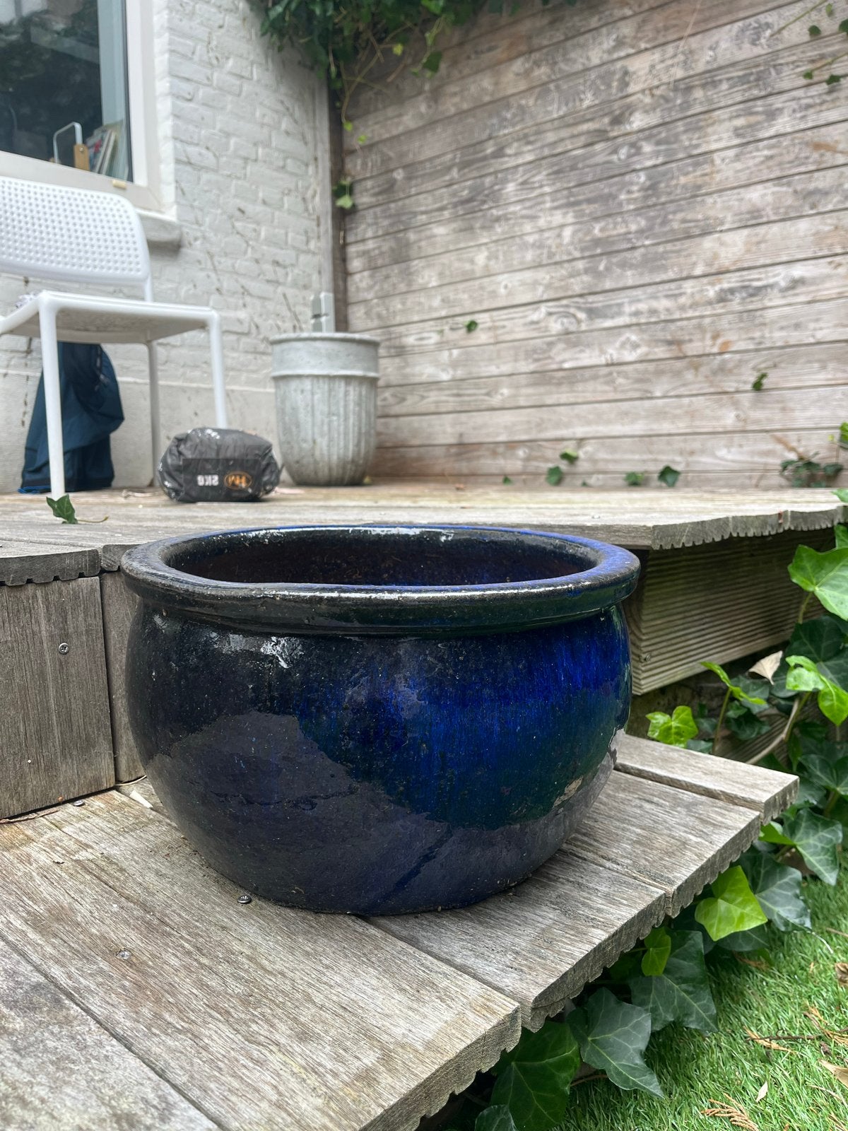 Mooie blauwe middelgrote pot van de bosrand, Gebruikt, Balkon, Rond, Minder dan 40 cm