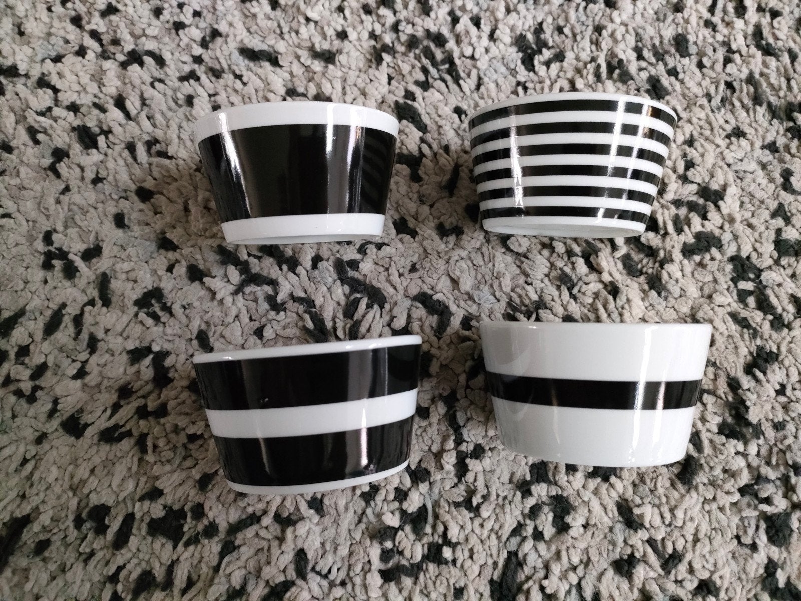 kleine kom salt & pepper black of stripes, Ophalen, Zo goed als nieuw, Overige stijlen, Kom(men)