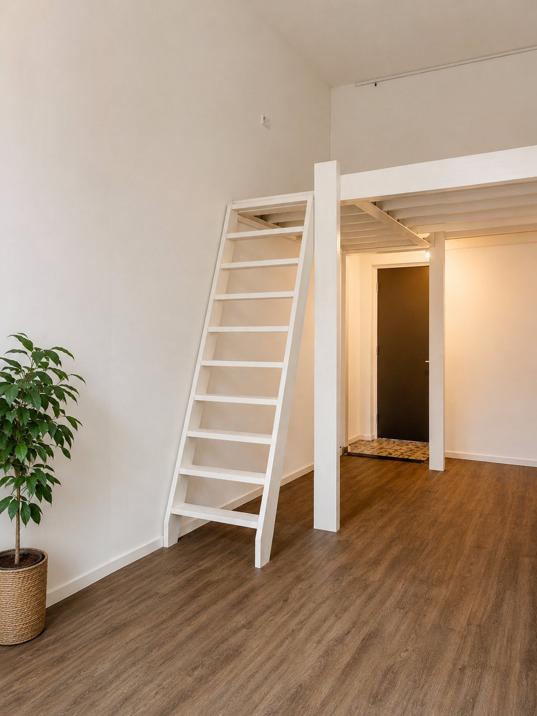 Mooie witte trap voor vide, Doe-het-zelf en Verbouw, Ladders en Trappen, Ophalen of Verzenden, Gebruikt, Minder dan 2 meter