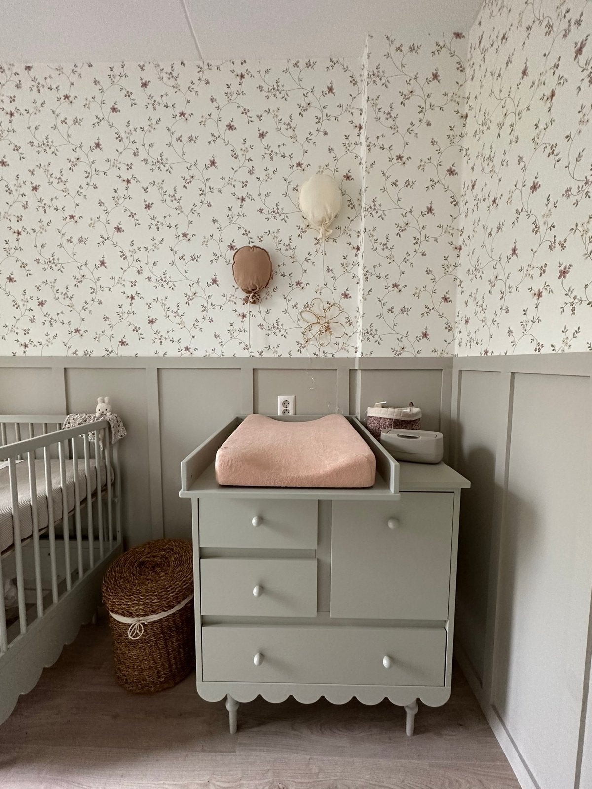 Woodluck Babushka Olive commode met verschoonblad, Ophalen, 50 tot 70 cm, Zo goed als nieuw, 75 tot 100 cm