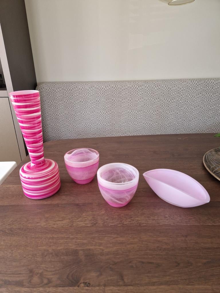 Mooie fuchsia / rose kleur glazen vaas en bloempotten, Ophalen, Overige kleuren, Aardewerk of Porselein, Zo goed als nieuw