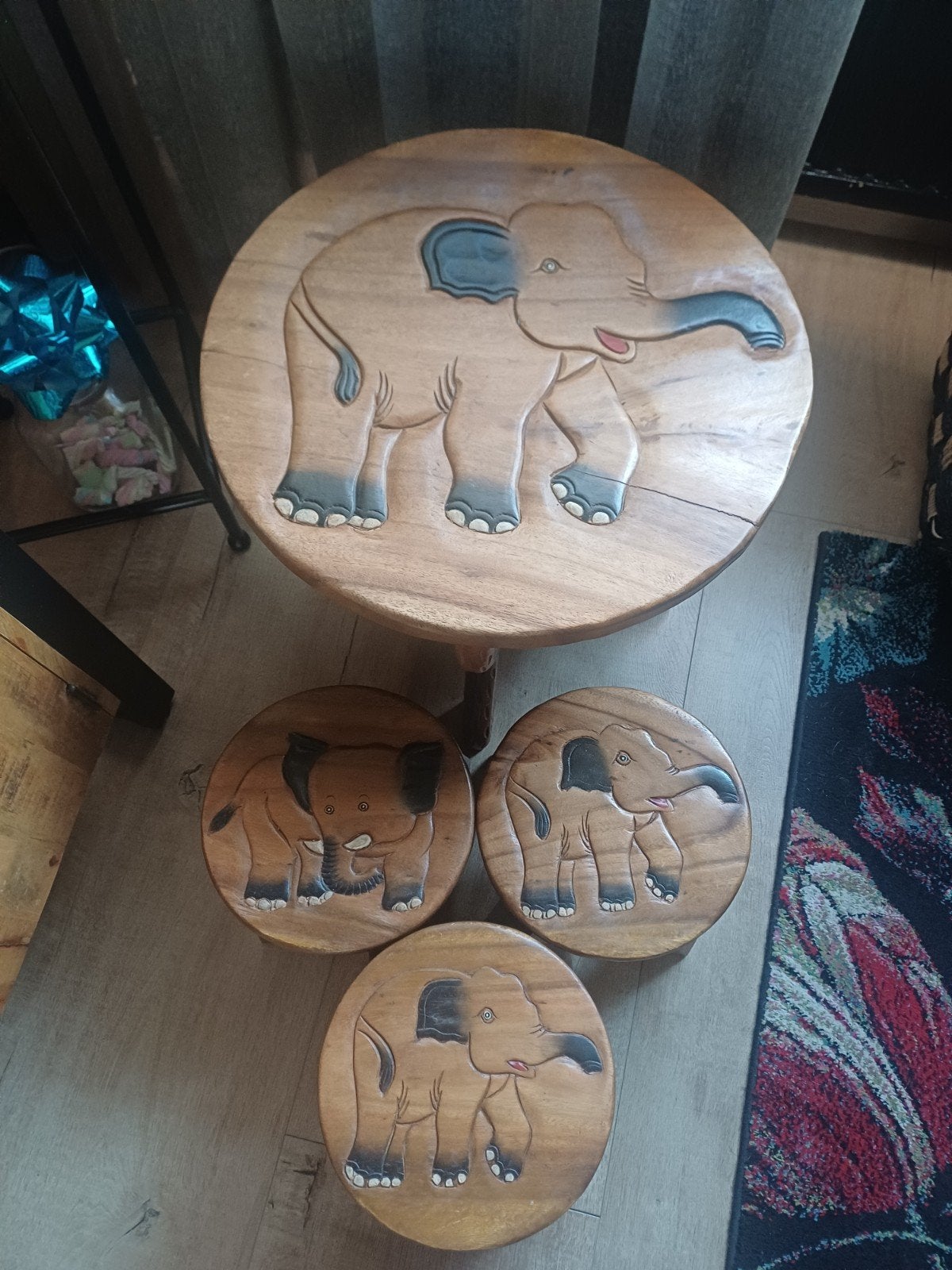 Olifanten tafel 1 grote 3 kleintjes, 45 tot 60 cm, Minder dan 55 cm, Rond, Ophalen of Verzenden